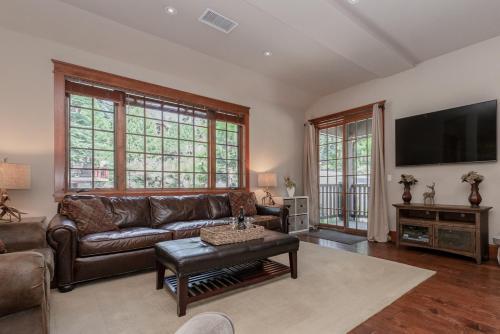 Magnolia Lodge 3