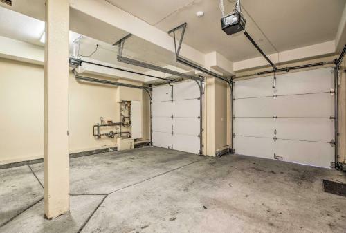 Mammoth Lakes Townhome - 10-min Walk To Village!