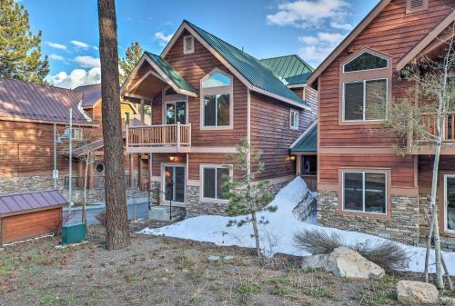 Mammoth Lakes Townhome - 10-min Walk To Village!