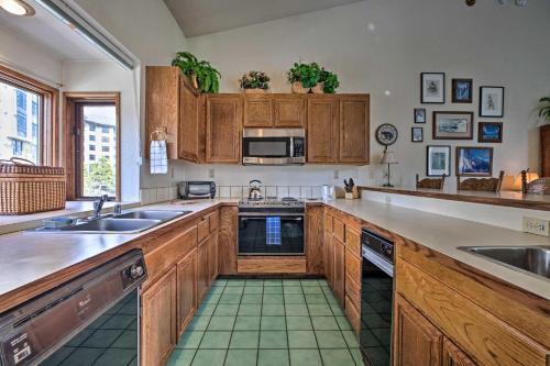 Spacious And Cozy Condo, 1 Block To The Village
