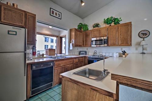 Spacious And Cozy Condo, 1 Block To The Village
