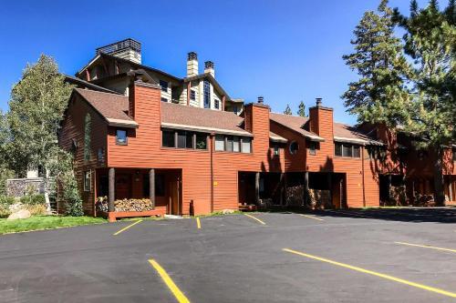 Spacious And Cozy Condo, 1 Block To The Village