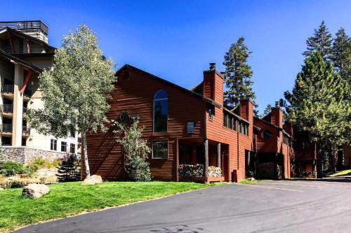 Spacious And Cozy Condo, 1 Block To The Village