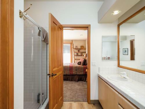 Apartamento Snowcreek V #749 Condo
