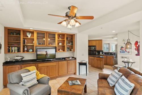 Large 3 Bedroom 2 Bath In Marina