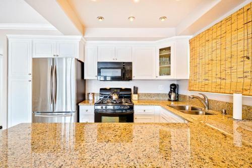 Nb-1126a-newport Beach Condo Delight