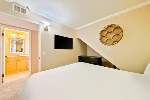 Nb-1126a-newport Beach Condo Delight