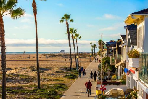 Nb-200a - 2-story Sensational Balboa Beachfront Charm