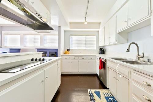 Nb-200a - 2-story Sensational Balboa Beachfront Charm