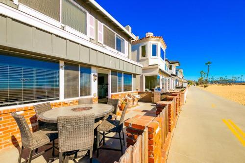 Nb-200a - 2-story Sensational Balboa Beachfront Charm