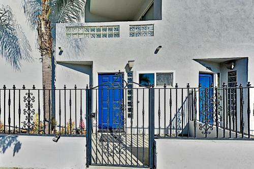 Beachside End Unit - Private Garage & 2 Balconies Townhouse