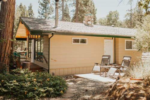 Bass Lake`s Balsam Bungalow