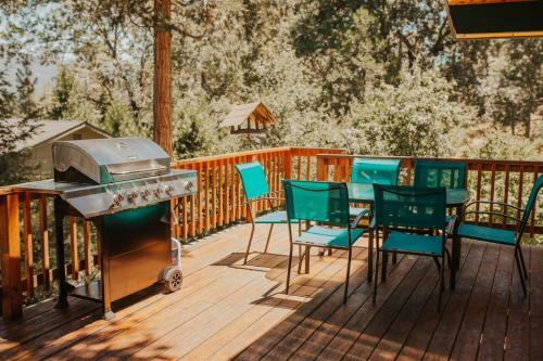 Bass Lake`s Balsam Bungalow