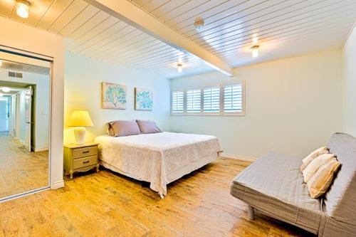 Nb-126b - Modern Newport Beach Condo