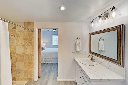 Apartamento Beachfront Condo With Ocean Views & Luxe Interior Apts