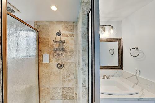 Apartamento Beachfront Condo With Ocean Views & Luxe Interior Apts