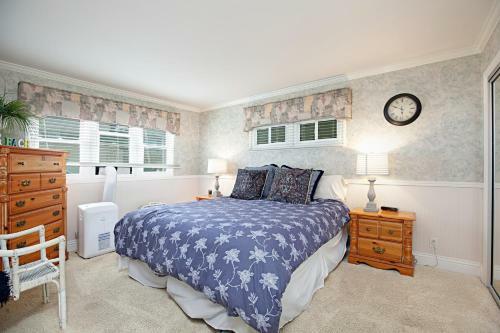 New Listing! Oceanfront Eden With Private Beach Home
