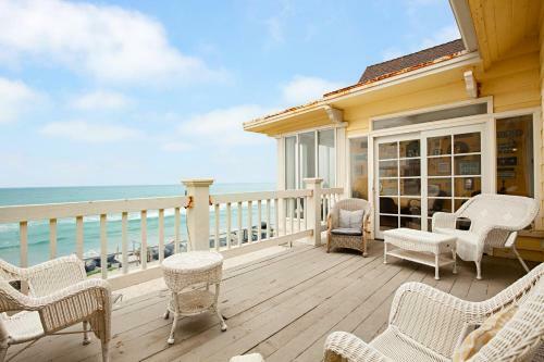 New Listing! Oceanfront Eden With Private Beach Home