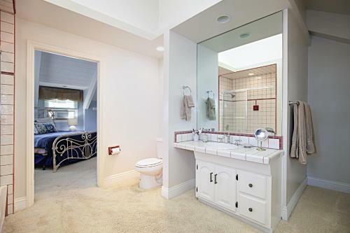 New Listing! Oceanfront Eden With Private Beach Home