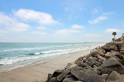 New Listing! Oceanfront Eden With Private Beach Home