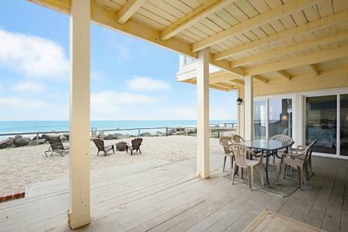 New Listing! Oceanfront Eden With Private Beach Home