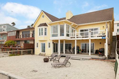 New Listing! Oceanfront Eden With Private Beach Home