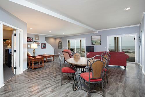 New Listing! Oceanfront Eden With Private Beach Home