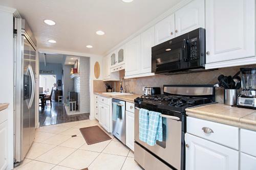 New Listing! Oceanfront Eden With Private Beach Home