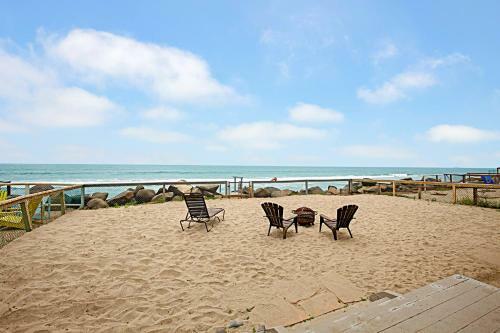 New Listing! Oceanfront Eden With Private Beach Home