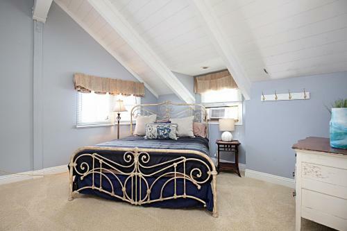 New Listing! Oceanfront Eden With Private Beach Home