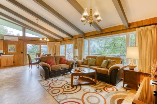 Viewcrest Retro Country Home