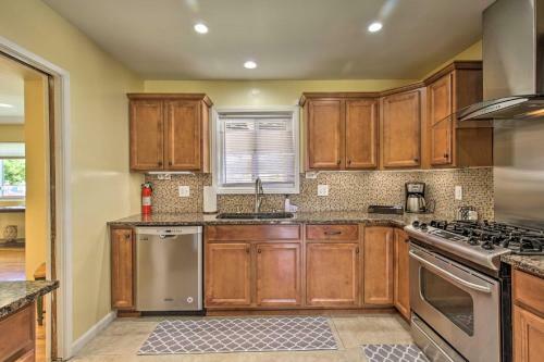 Oceanside Home With Yard Less Than 2 Miles To Beach And Pier!