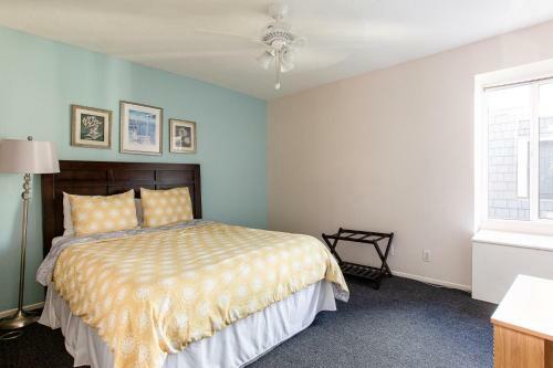 3 Bedroom! - Complex Is On The Beach With Huge Pool