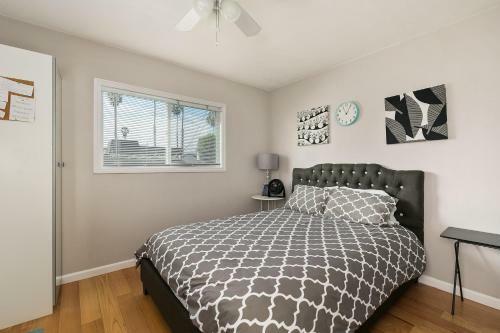 Updated Home & Studio - Walk To Beach & Downtown Home