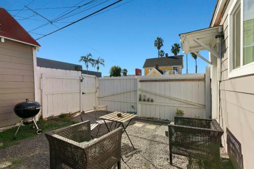 Updated Home & Studio - Walk To Beach & Downtown Home