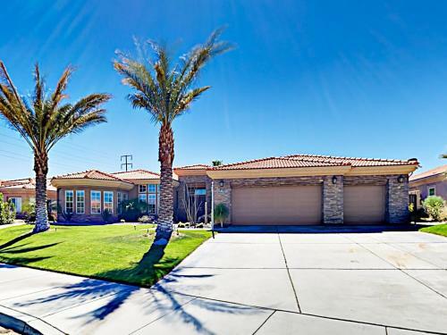 Palm Desert 4br 3ba Opulent Retreat With Pool & Jacuzzi Home