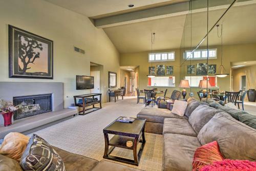 Private Palm Desert Townhome With Pool On Golf Course