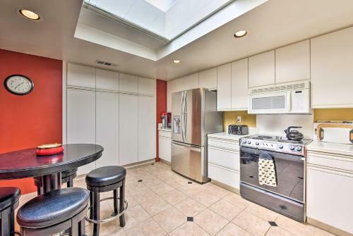 Private Palm Desert Townhome With Pool On Golf Course