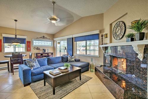 Upscale Home With Private Pool And Theater Room!