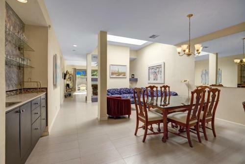Haven At Palm Regency By Oranj Palm