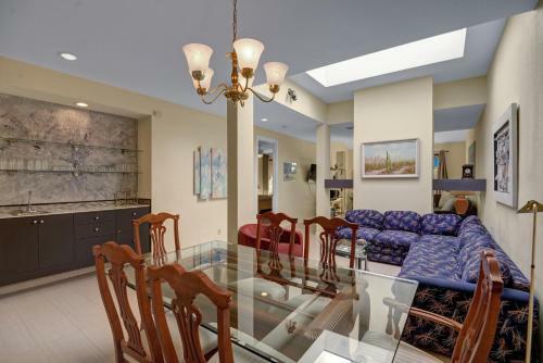 Haven At Palm Regency By Oranj Palm