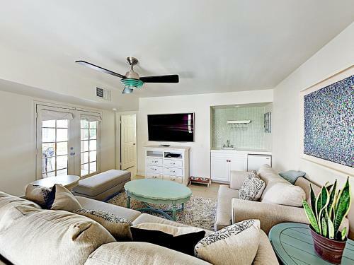 New Listing! Stunning Movie Colony With Private Pool Home