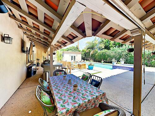 New Listing! Stunning Movie Colony With Private Pool Home