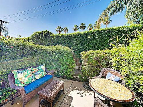New Listing! Stunning Movie Colony With Private Pool Home
