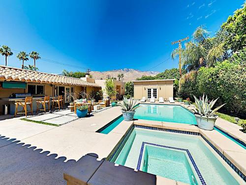 New Listing! Stunning Movie Colony With Private Pool Home