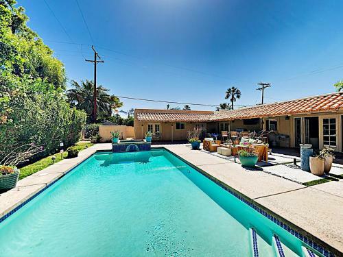 New Listing! Stunning Movie Colony With Private Pool Home