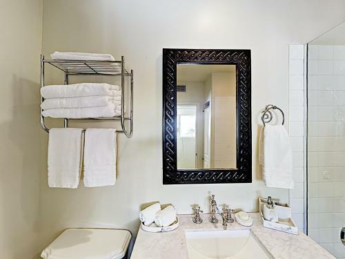New Listing! Stunning Movie Colony With Private Pool Home