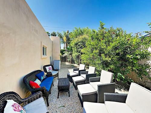 New Listing! Stunning Movie Colony With Private Pool Home