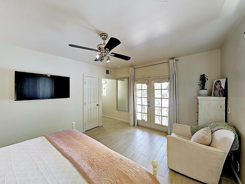 New Listing! Stunning Movie Colony With Private Pool Home