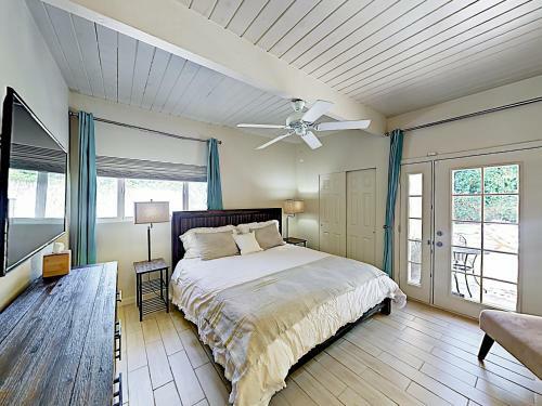 New Listing! Stunning Movie Colony With Private Pool Home